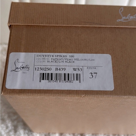 Red bottom ( like new) - Picture 7 of 11